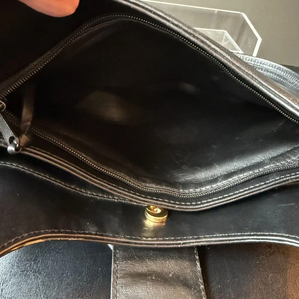 Giani Bernini Womens Black Leather Shoulder Bag Purse Hobo Magnetic Snap‎ Logo
